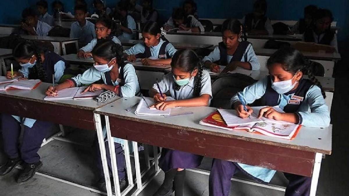 https://www.jagranimages.com/images/newimg/18082025/18_08_2025-sarkari_school_24016972.jpg