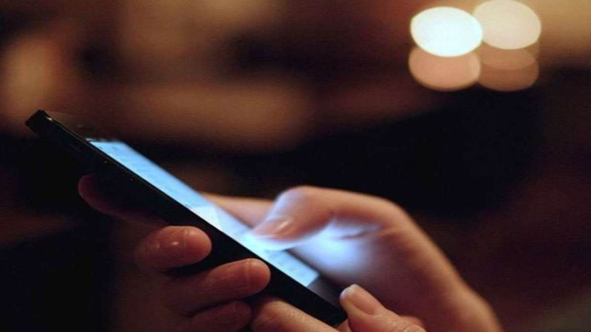 https://www.jagranimages.com/images/newimg/18082025/18_08_2025-smart_phone_24016358.jpg