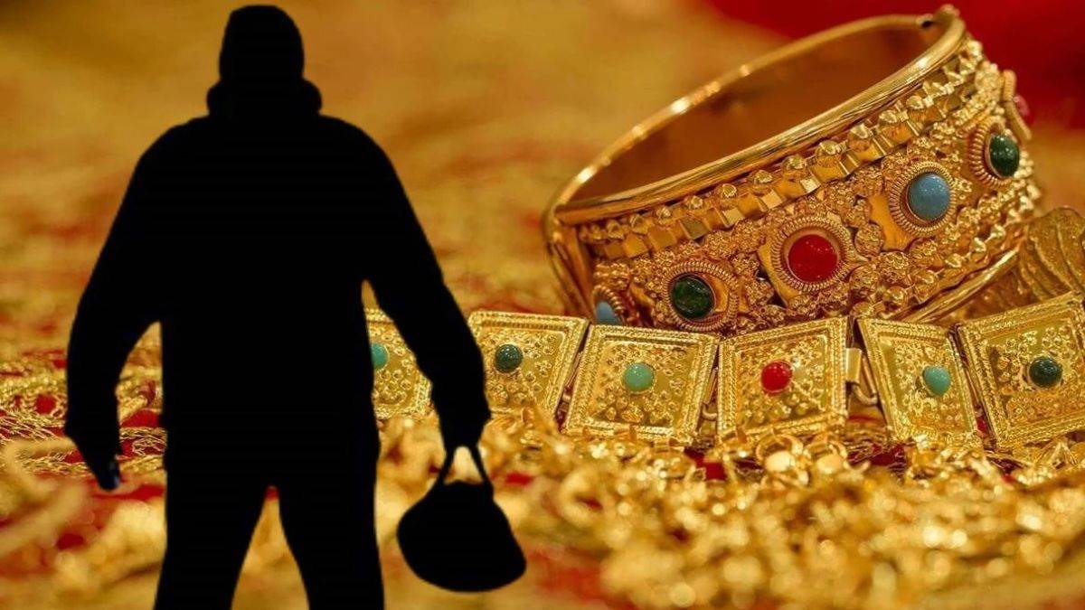 https://www.jagranimages.com/images/newimg/18082025/18_08_2025-stealing_jewelry_24016458.jpg
