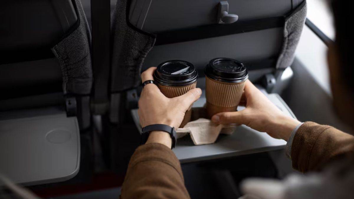 https://www.jagranimages.com/images/newimg/18082025/18_08_2025-table_tray_stowed_during_landing_1_24016646.jpg