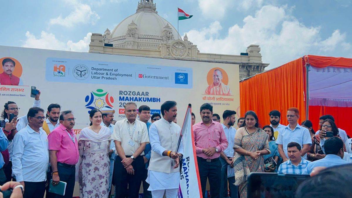 Jobs in UP: 50 हजार युवाओं को रोजगार देने का लक्ष्य, 26 अगस्त से लखनऊ में  होगा Rojgar Mahakumbh - UP Rojgar Mahakumbh 2025 more than 50000 Jobs for  Youth in Lucknow