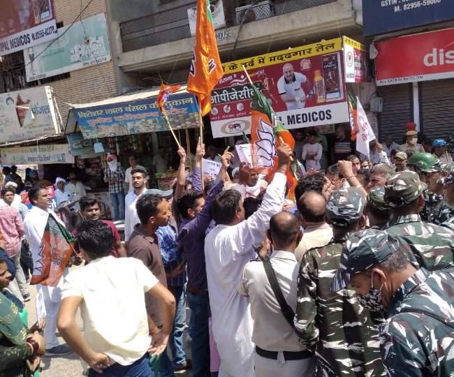 BJP Congress Protest: सिरसा में माहौल गर्म, दो घंटे तक भाजपा कांग्रेस कार्यकर्ता एक दूसरे के खिलाफ करते रहे नारेबाजी