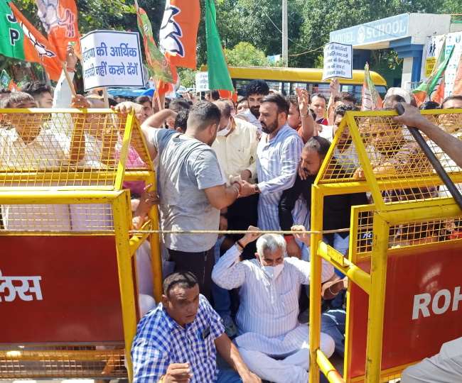 Congress BJP Protest: हरियाणा में कैप्टन अमरिंदर सिंह के बयान पर घमासान, कांग्रेस और बीजेपी कार्यकर्ता आमने-सामने