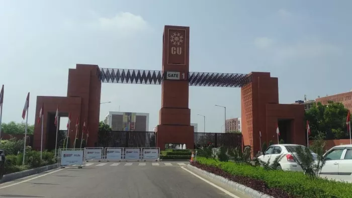 Chandigarh University MMS Leak Case: सीयू के गेट की फोटो। घटना के बाद गेट बंद कर दिया गया।