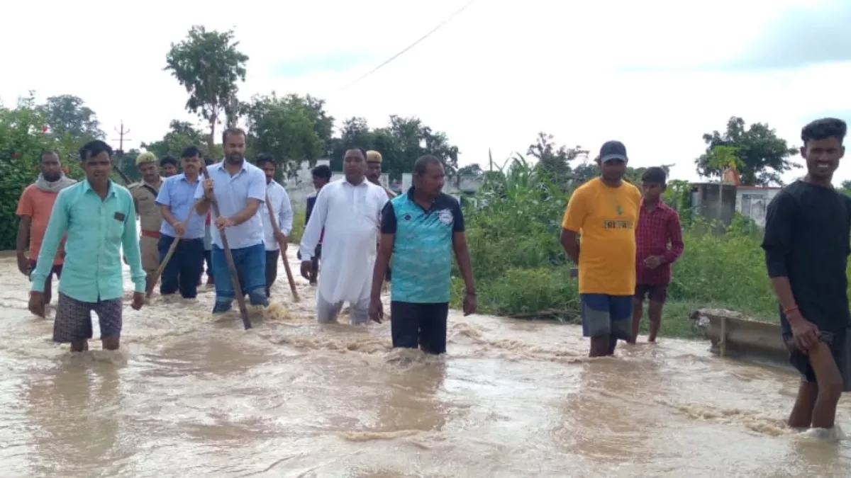 कई गांवों में घुस गया बाढ़ का पानी.