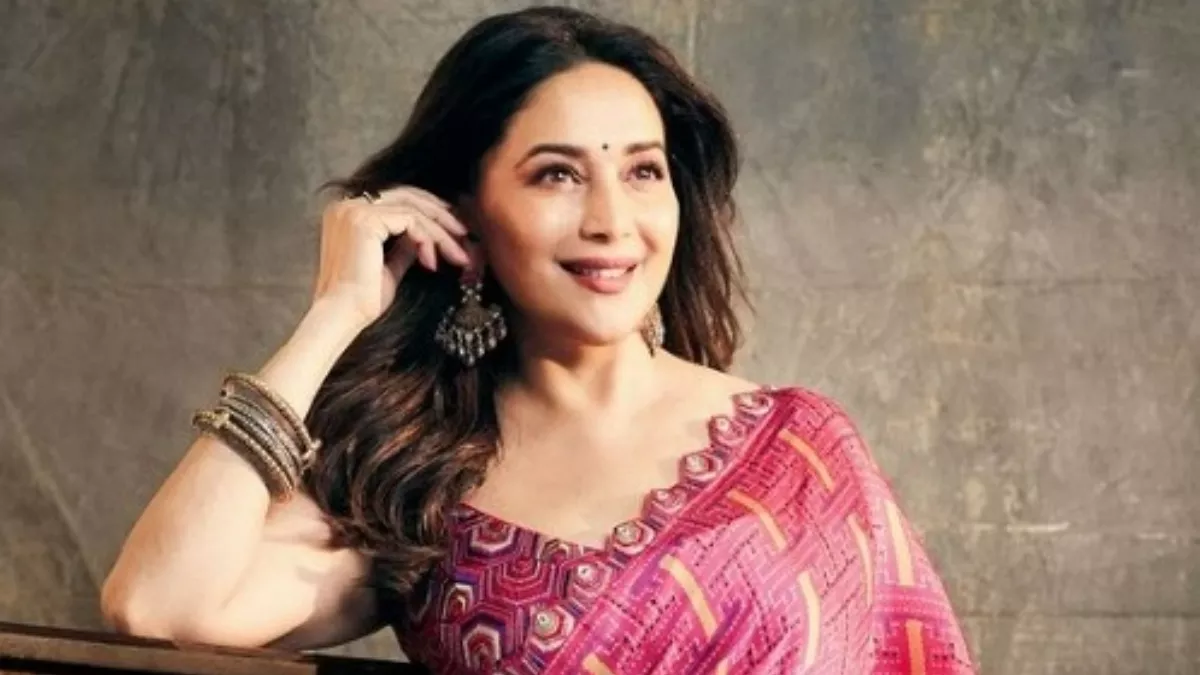 Madhuri Dixit New Look: माधुरी दीक्षित ने शेयर की गुलाबी साड़ी में बिखेरी अदाएं, फैंस बोले- 'प्योर ब्यूटी' - Madhuri Dixit New Look Madhuri Dixit shared her splendid look in a pink