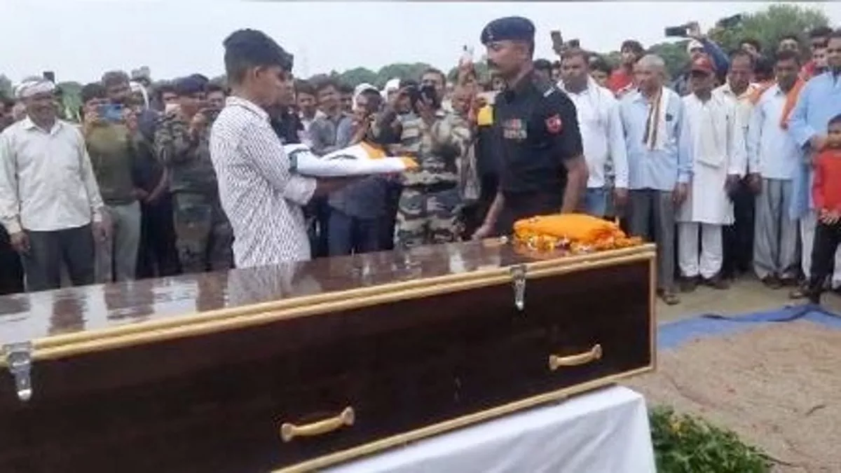 Aligarh News सैनिक के पार्थिव शरीर का राजकीय सम्मान के साथ अंतिम