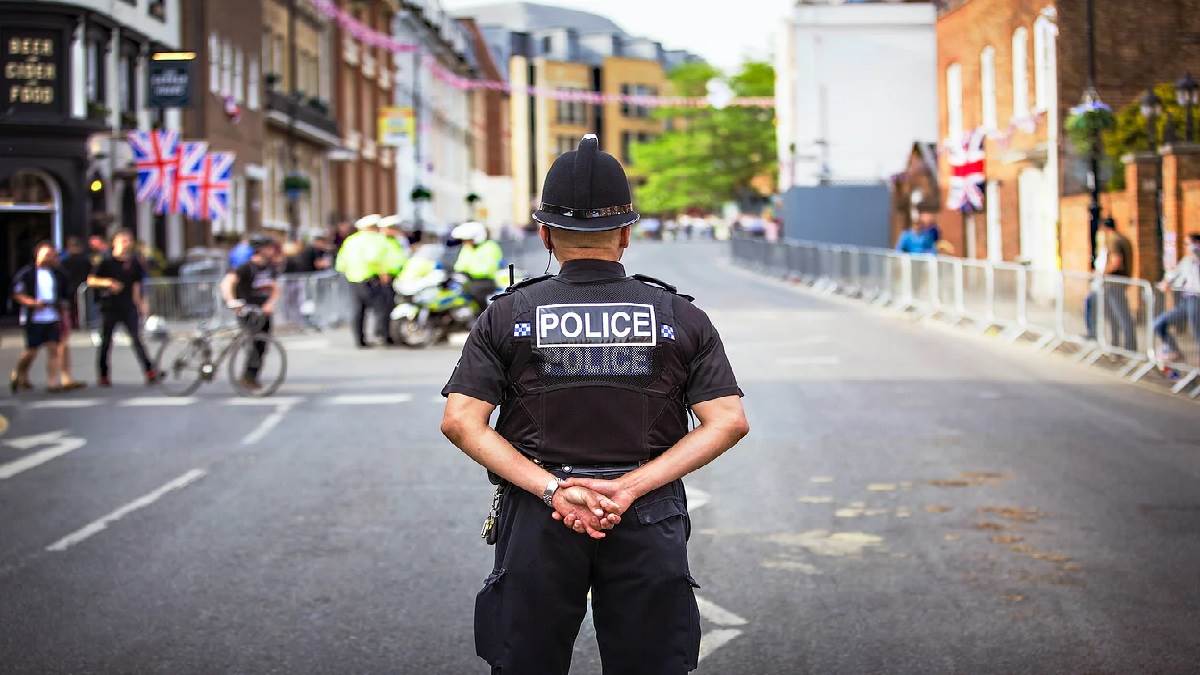 https://www.jagranimages.com/images/newimg/18092022/18_09_2022-uk_police_23079510.jpg