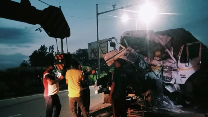 Truck Accident: दिल्ली-हरिद्वार हाईवे पर सड़क किनारे खड़े वाहन से ट्रक की टक्कर से चालक की मौत