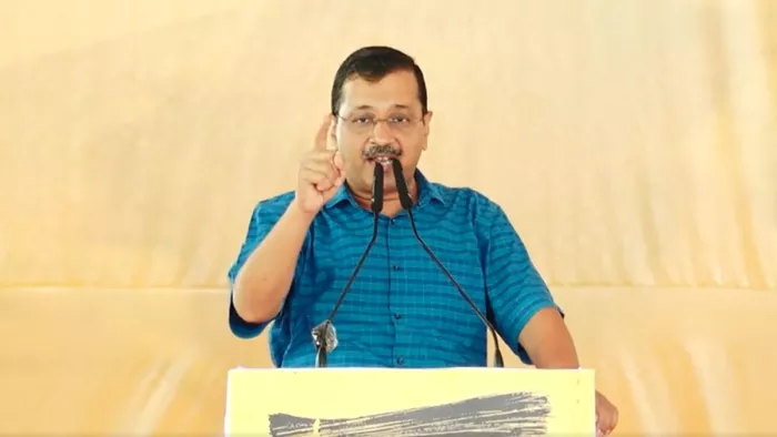 रीवा में रैली को संबोधित करते हुए अरविंद केजरीवाल। फोटोः @AamAadmiParty
