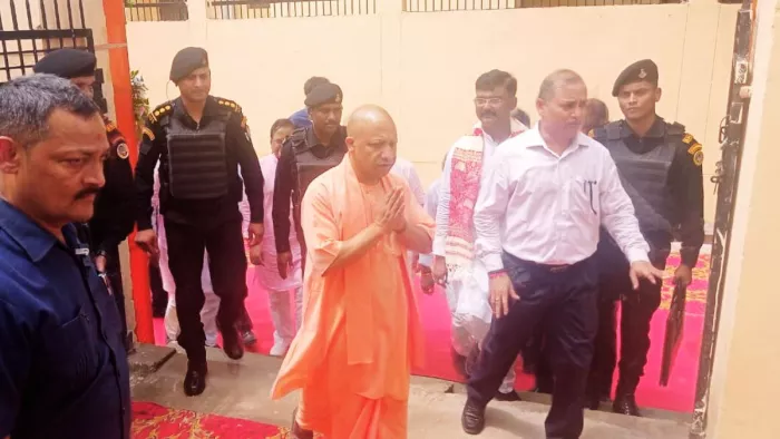 राजकीय मूक बधिर विद्यालय में मुख्यमंत्री योगी आदित्यनाथ। -जागरण