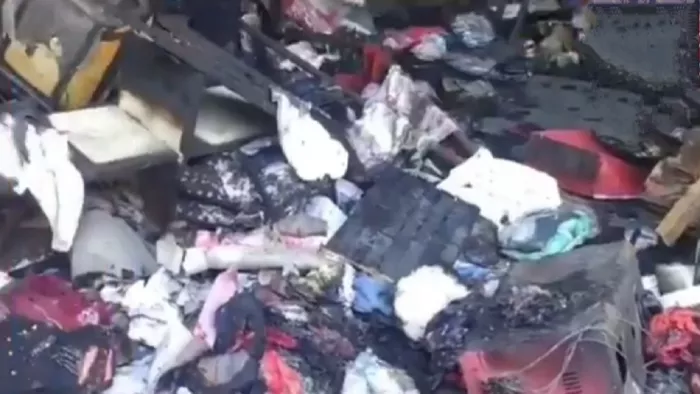 अचानक बिजली की शार्ट सर्किट से दुकान के अंदर आग लग गई