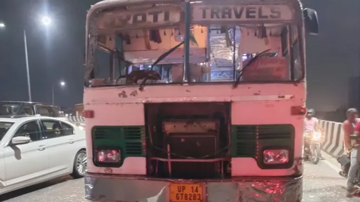 गाजियाबाद में NH-9 पर बेकाबू बस ने महिला को कुचला