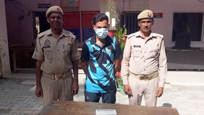हापुड में रुपये उधार न देने पर आरोपी ने की महिला की गला रेतकर हत्या।