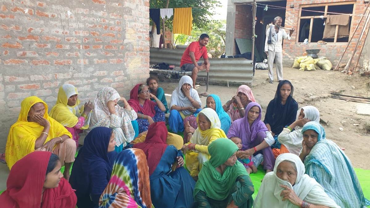 https://www.jagranimages.com/images/newimg/18092023/18_09_2023-house_collapse_in_barabnki_23533233.jpg