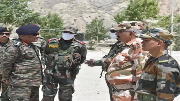 सेना प्रमुख जनरल पांडे ने भुज सैन्य स्टेशन का किया दौरा (फाइल फोटो)
