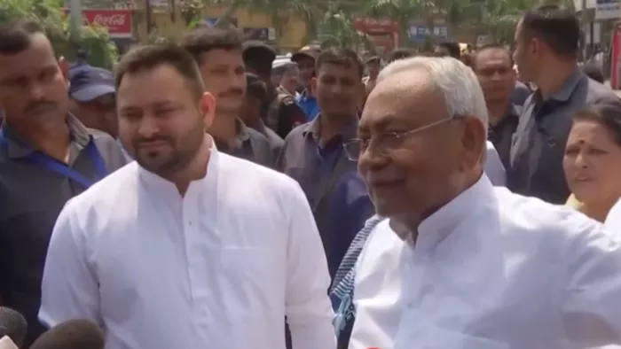 आईएनडीआईए को लेकर पूछे गए सवाल पर तेजस्वी यादव को किया आगे।