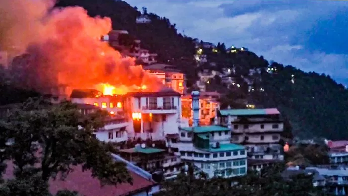 Fire In Mussoorie Hotel The Rink: मसूरी में 133 वर्ष पहले बना वुडन स्केटिंग रिंक जलकर राख