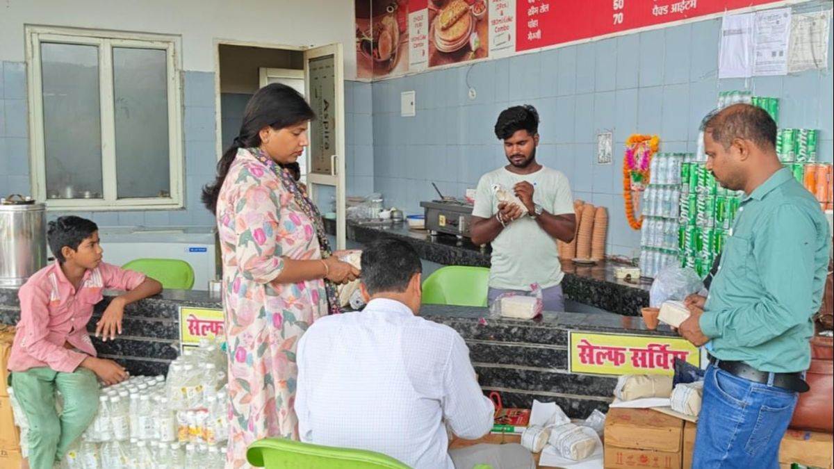 https://www.jagranimages.com/images/newimg/18092025/18_09_2025-azamgarh_news_24051822.jpg