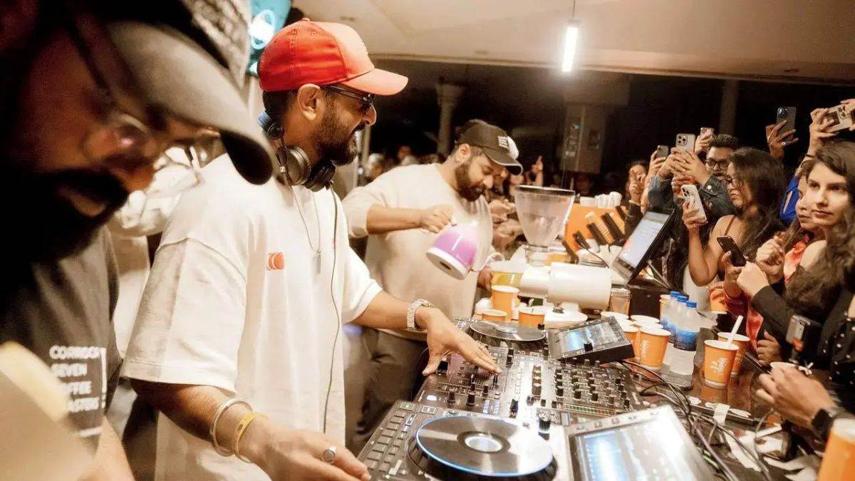https://www.jagranimages.com/images/newimg/18092025/18_09_2025-cafe_raves_24051502.jpg