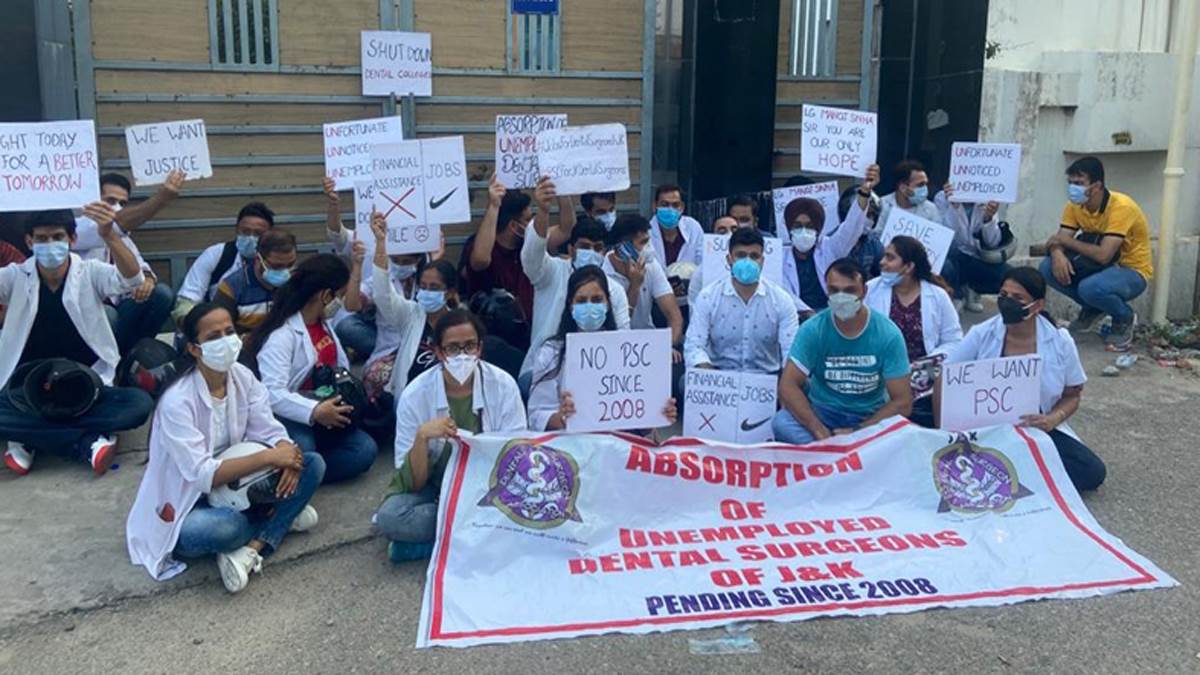 https://www.jagranimages.com/images/newimg/18092025/18_09_2025-dental_doctors_jammu_24051292.jpg