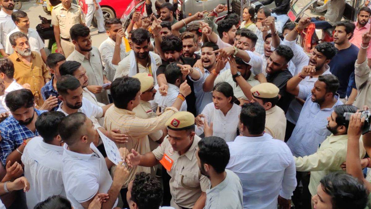 https://www.jagranimages.com/images/newimg/18092025/18_09_2025-dusu-election_24051961.jpg
