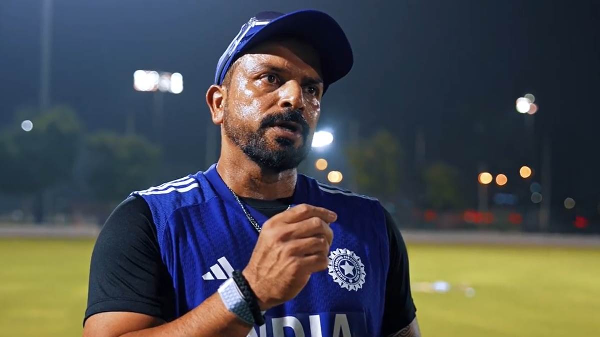 https://www.jagranimages.com/images/newimg/18092025/18_09_2025-fielding_coach_t_dilip_24051861.jpg