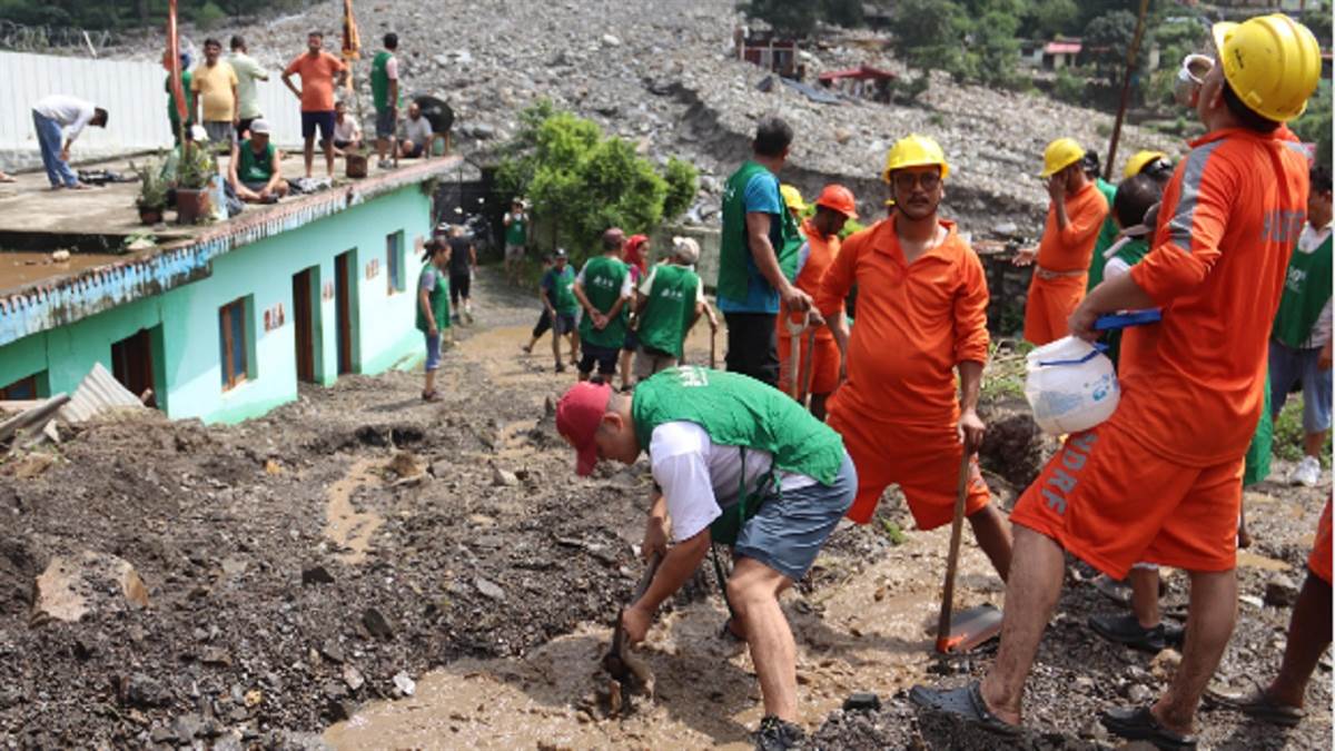 https://www.jagranimages.com/images/newimg/18092025/18_09_2025-flood_1_24051498.jpg