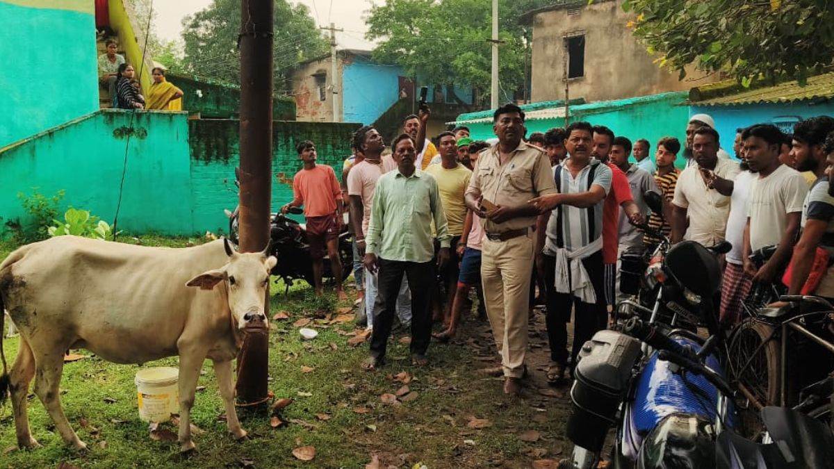 https://www.jagranimages.com/images/newimg/18092025/18_09_2025-gay_chor_24051160.jpg