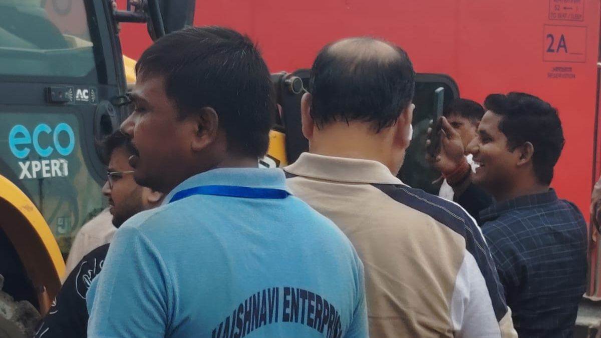 https://www.jagranimages.com/images/newimg/18092025/18_09_2025-maharajganj_news_24051954.jpg