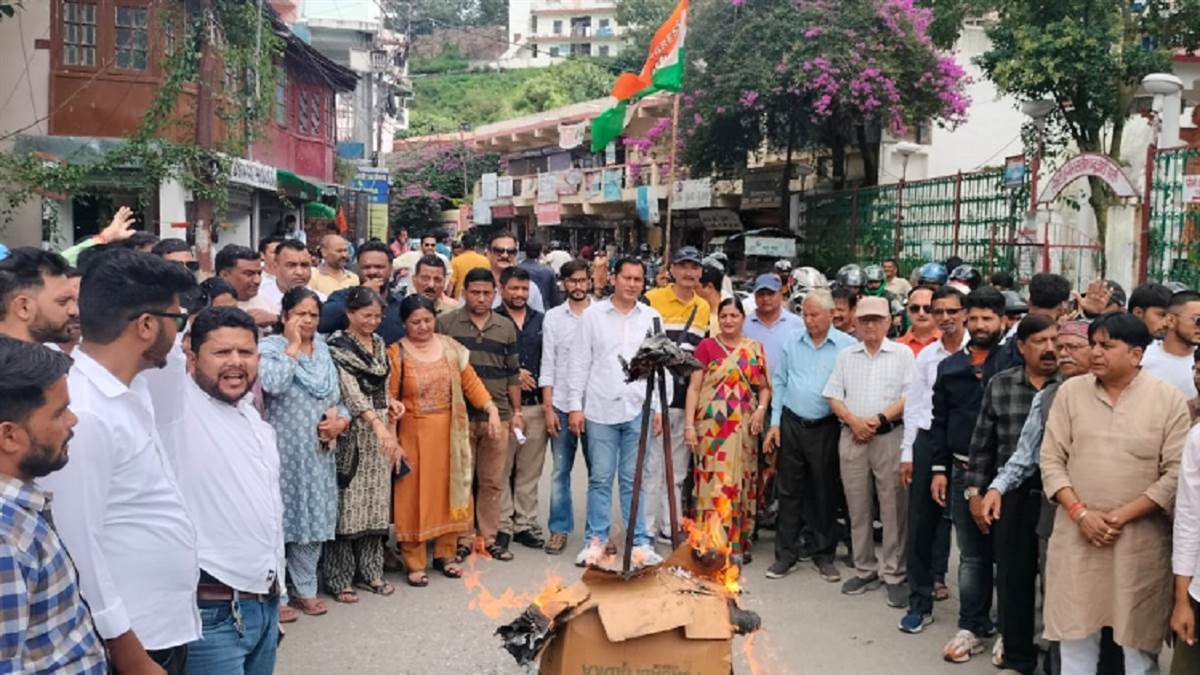 https://www.jagranimages.com/images/newimg/18092025/18_09_2025-protest_24051373.jpg