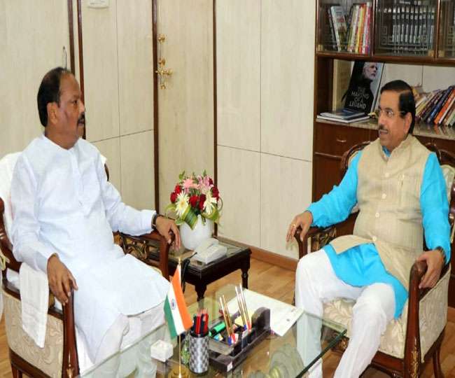 cm raghubar das met coal minister prahlad joshi in ranchi today