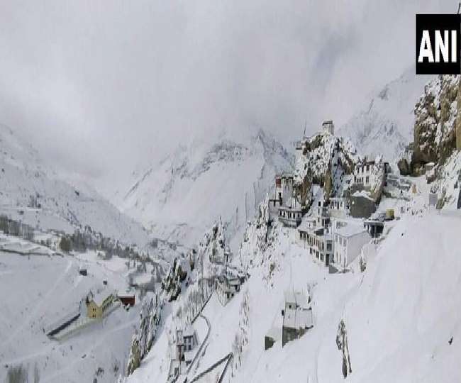Weather Conditions: North and South India faces heavy rainfall ; Badrinath Yatra halted due to snowfall