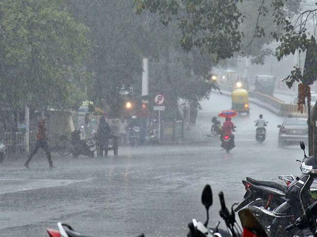 मध्य प्रदेश में जारी रहेगा बारिश का सिलसिला जानें क्यों बिगड़ा है मौसम का  मिजाज - MP Weather News Update: Rain will continue in Madhya Pradesh today,  Know why the weather is