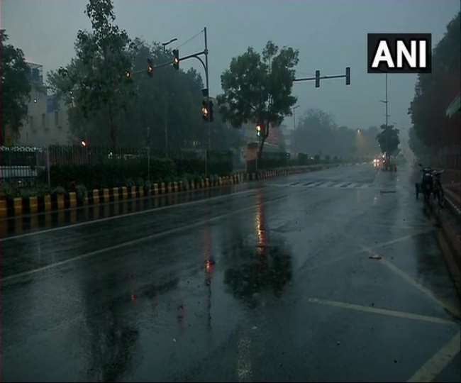 दिल्ली-एनसीआर में झमाझम बारिश । (फोटो- एएनआइ)