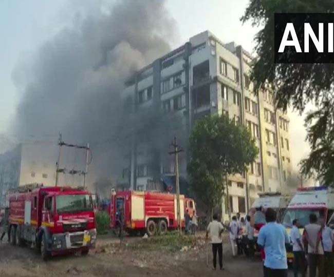 सूरत जिले में सोमवार सुबह पांच मंजिला पैकेजिंग इकाई में भीषण आग