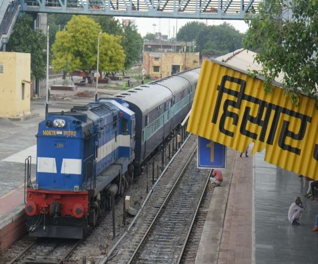 आंदोलनकारियों के प्रदर्शन के कारण आज बीकानेर मंडल की कई ट्रेनें प्रभावित रही हैं