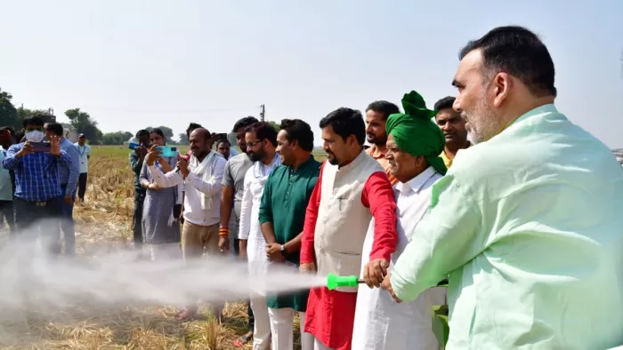 विकास मंत्री गोपाल राय ने बुराड़ी इलाके के खेतों से की शुरुआत।