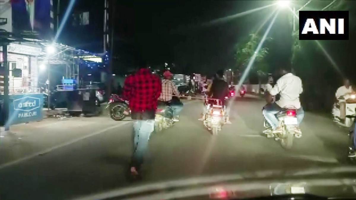 Odisha News उधार के 1500 रुपये नहीं चुकाने पर युवक को पहले स्कूटर से