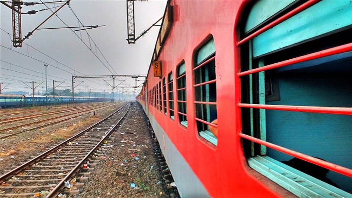 indian railways the delay in trains continues most of the trains are late by five to 16 hours irctc co in