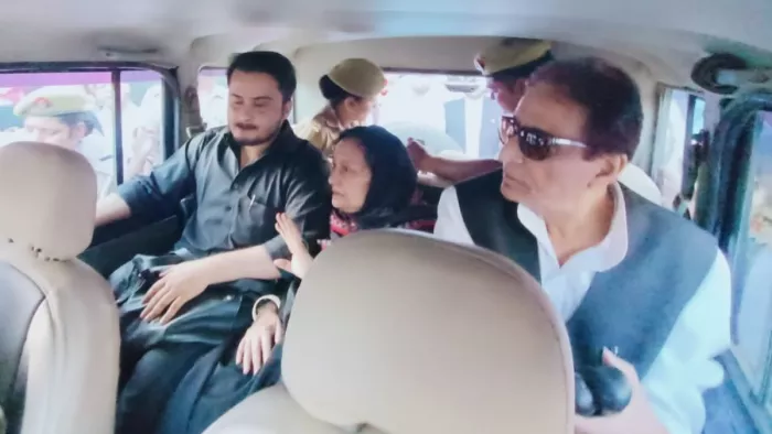 आजम खान, उनकी तंजीम फातिमा और बेटे अब्दुल्ला आजम को सात-सात साल की सजा।