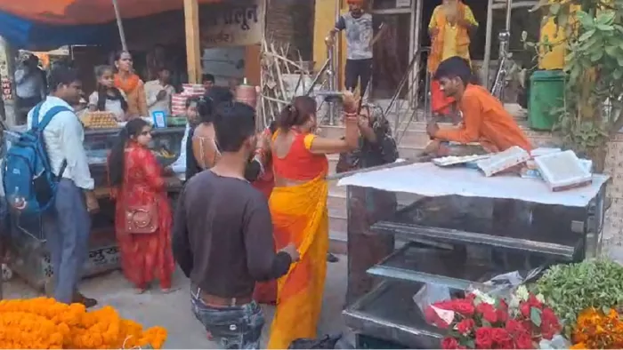 सुल्तानपुर में दबंग किन्नरों ने भरे बाजार महिलाओं से की मारपीट
