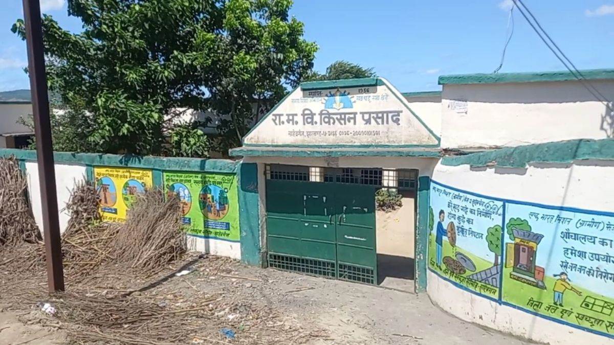 https://www.jagranimages.com/images/newimg/18102023/18_10_2023-middile_school_sahebganj_23559310_143322201.jpg