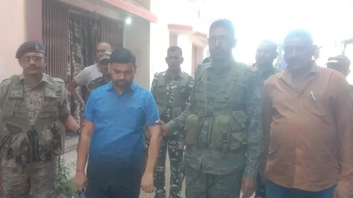 पलामू ACB की बड़ी कार्रवाई, 4 हजार रिश्वत लेते राजस्व उप निरीक्षक को रंगे हाथ दबोचा