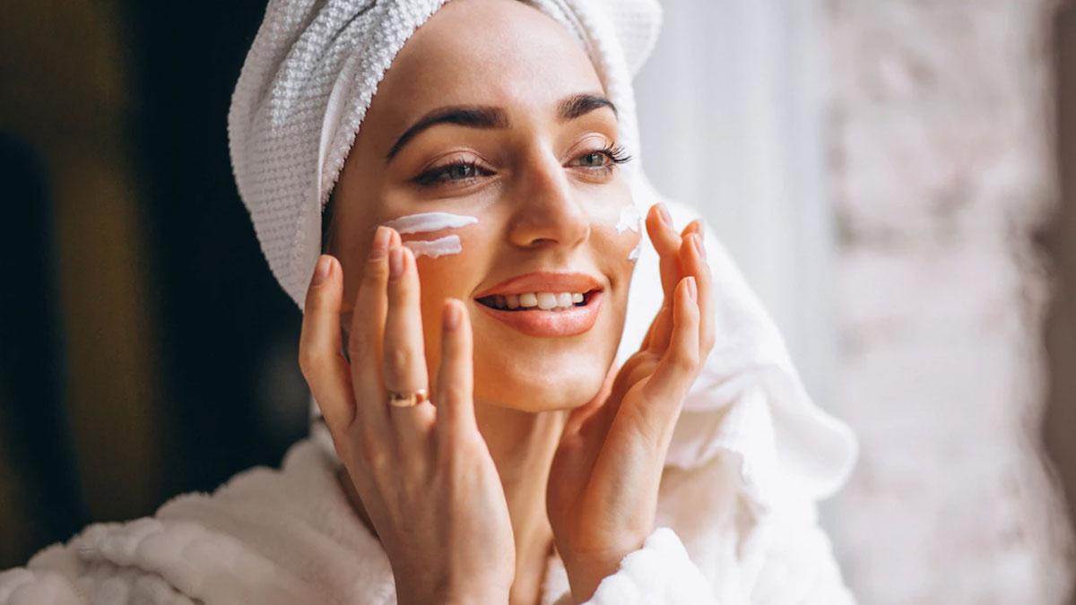 Winter Skincare Routine: हुआ ठंड का एहसास! इन टिप्स से रूखी और बेजान त्वचा में आएंगी जान, मिलेगा जादूई निखार
