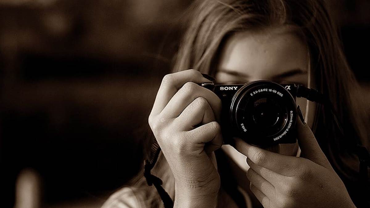 जर्नलिस्ट और प्रोफेशनल्स की पहली पसंद हैं ये सेनी DSLR Camera, नहीं है इनका मार्केट में कोई तोड़