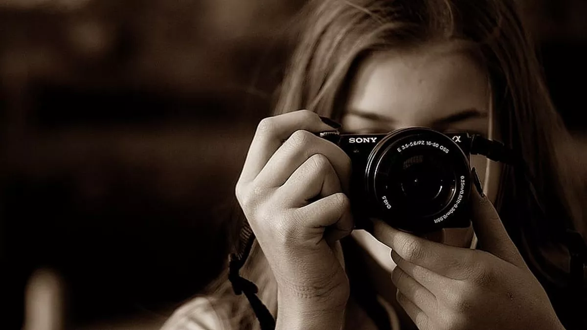 जर्नलिस्ट और प्रोफेशनल्स की पहली पसंद हैं ये सेनी DSLR Camera, नहीं है इनका मार्केट में कोई तोड़
