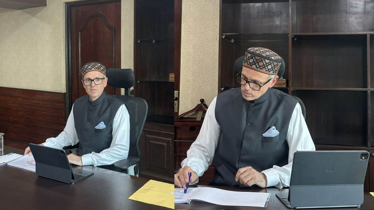 https://www.jagranimages.com/images/newimg/18102024/18_10_2024-omar_abdullah_13_23817709.jpg