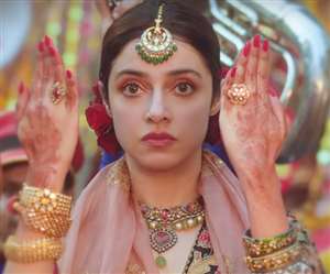 Image result for गीत “याद पिया की आने लगी“ का प्रमोशन किया