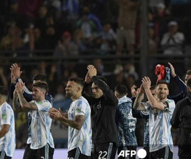 Argentina के खिलाड़ी तालियां बजाते हुए (फोटो AFP)